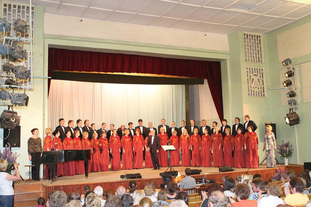 Концерт в посёлке Арбаж (Кировская область), где Владимир Минин провёл два года в эвакуации во время войны (13 июня 2013 г.)