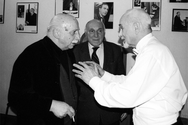 Слева направо - Г. Канчели, директор Большого зала Московской консерватории В. Захаров, В. Минин (2005 г.)