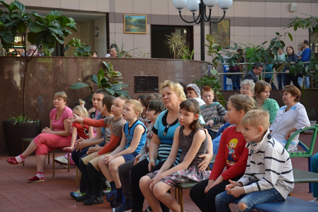 Young patients, their parents and doctors of Science and practical center of medical care for children "Solntsevo" listening to Choir (28 february, 2014)