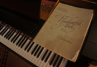 Фрагменты из знаменитого "Пушкинского венка" Свиридова Хор исполняет почти на каждом концерте