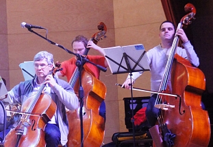 Музыканты Московского камерного оркестра Musica Viva перед выступлением