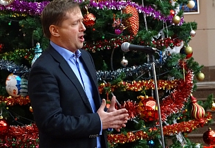 Поёт Виталий Серебряков