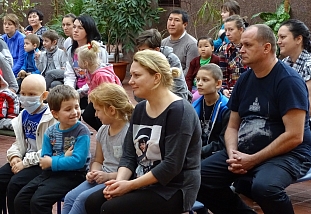 Дети и родители с интересом слушали концерт