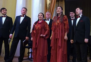 Маргарита Петухова, Надежда Лис и Андрей Иванов исполняют песню "Четыре таракана и сверчок"
